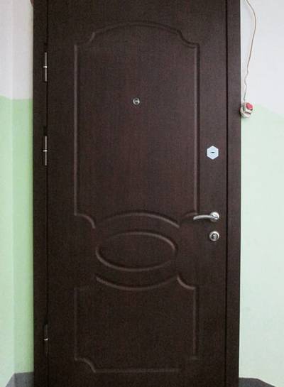 Фрезерованная квартирная дверь